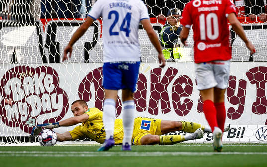 Räddning av IFK Norrköpings målvakt Oscar Jansson