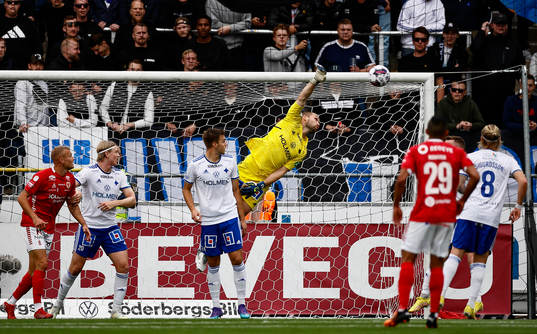 Räddning av IFK Norrköpings målvakt Oscar Jansson