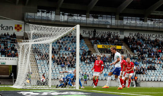 Mål 1-0 av IFK Norrköpings målvakt Oscar Jansson förbi
