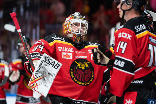 Luleås målvakt Joel Lassinantti jublar
