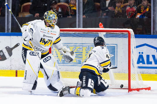 HV71s målvakt Joni Ortio och Chad Billins