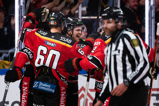 Luleås Brendan Shinnimin jublar med lagkamrater