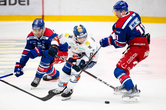 Växjös Jayden Halbgewachs i en kamp mot Oskarshamns Ahti