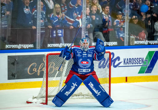 Oskarshamns målvakt Joe Cannata jublar