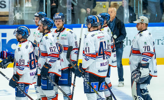 Växjös spelare deppar efte  ishockeymatchen i SHL mellan