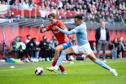 Malmö FFs Martin Olsson och Helsingborgs Wilhelm Loeper