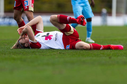 Skövde AIKs Linus Mattsson har ont