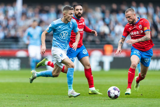 Malmö FFs Patriot Sejdiu och Helsingborgs Abdul Rahman