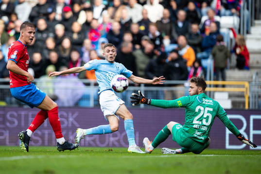 Malmö FFs Patriot Sejdiu och Helsingborgs Casper Widell