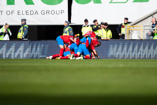 Helsingborgs Amar Muhsin jublar med lagkamrater