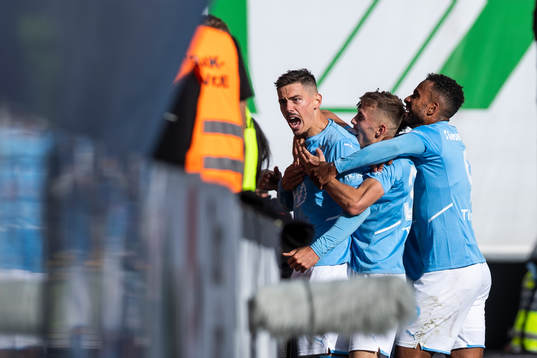 Malmö FFs Dennis Hadzikadunic jublar