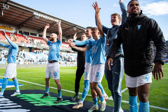 Malmö FFs Dennis Hadzikadunic och Patriot Sejdiu jublar