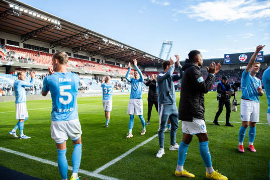 Malmö FFs Dennis Hadzikadunic  jublar