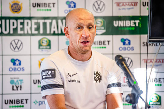 Landskronas tränare Billy Magnusson på en presskonferens