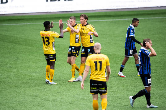 Elfsborgs Alexander Bernhardsson jublar