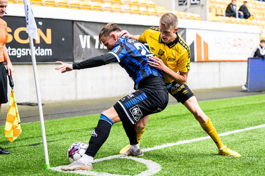 Sirius Dennis Widgren och Elfsborgs Alexander Bernhardsson