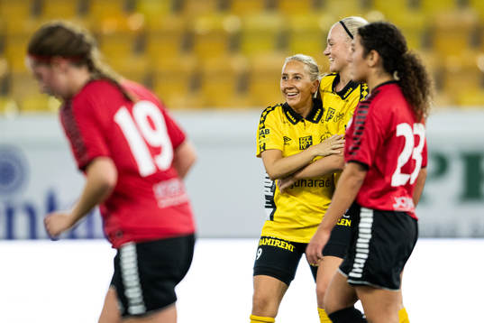 Elfsborgs Cornelia Andersson jublar med Matilda Ståhlbom