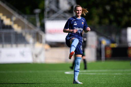 Djurgårdens Kamilla Lilhammer Karlsen värmer upp