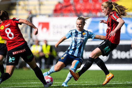 Djurgårdens Tove Almqvist och Brommapojkarnas Frida