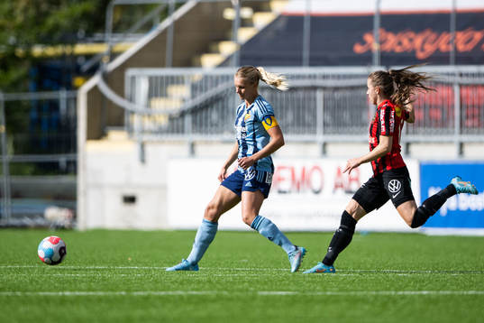 Djurgårdens Nellie Lilja och Brommapojkarnas Ida Bengtsson
