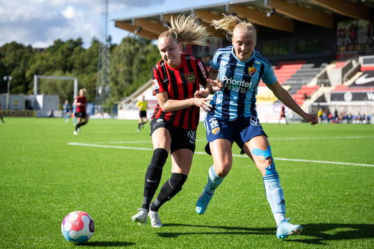 Brommapojkarnas Wilma Wärulf och Djurgårdens Stinalisa