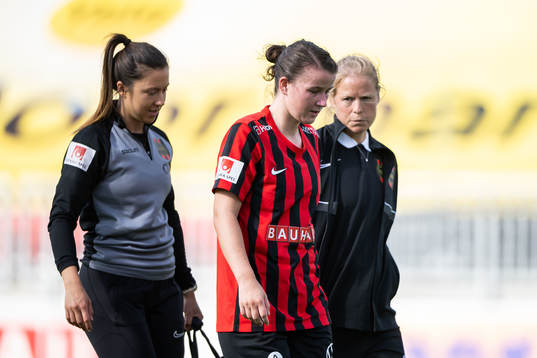 Brommapojkarnas Frida Boriero lämnar planen skadad