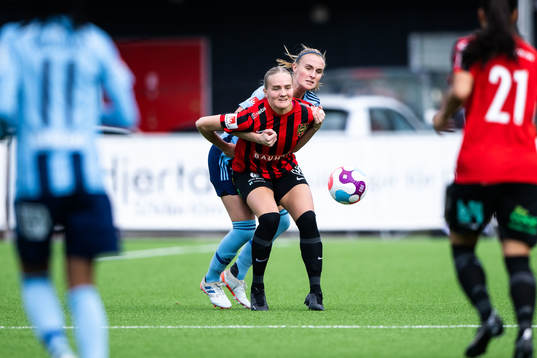 Brommapojkarnas Emilia Bengtsson och Djurgårdens Kamilla