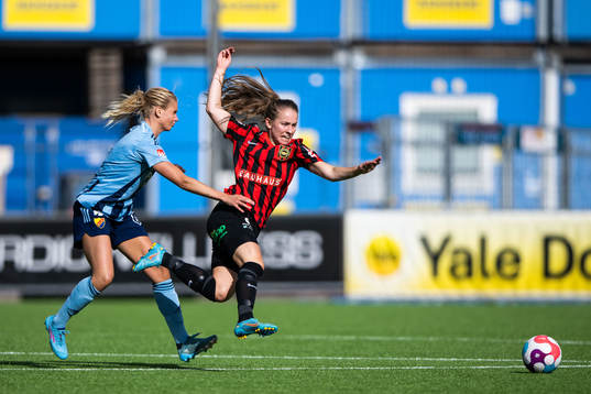 Djurgårdens Nellie Lilja och Brommapojkarnas Ida Bengtsson
