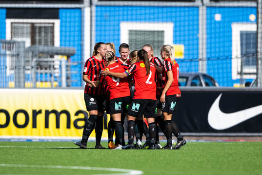 Brommapojkarnas spelare jublar