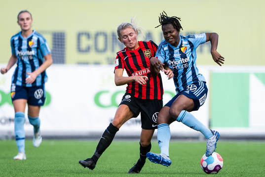 Brommapojkarnas Ellen Toivio och Djurgårdens Portia Boakye