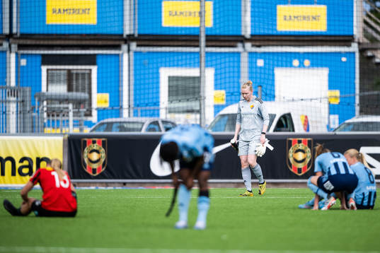 Djurgårdens målvakt Hedvig Lindahl deppar