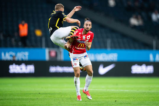 AIKs Sebastian Larsson och Degerfors Dijan Vukojevic