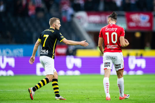 AIKs Sebastian Larsson och Degerfors Dijan Vukojevic