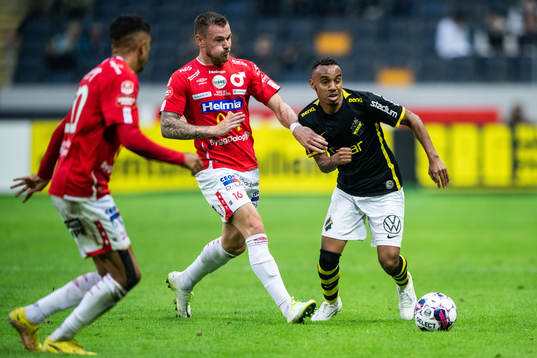 Degerfors Rasmus Örqvist och AIKs Bilal Hussein
