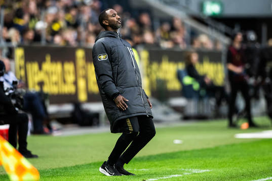 AIKs tränare Henok Goitom deppar