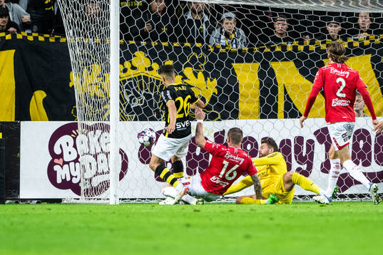 Degerfors Rasmus Örqvist gör 1-1 bakom AIKs målvakt