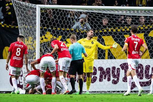 AIKs målvakt Kristoffer Nordfeldt deppar