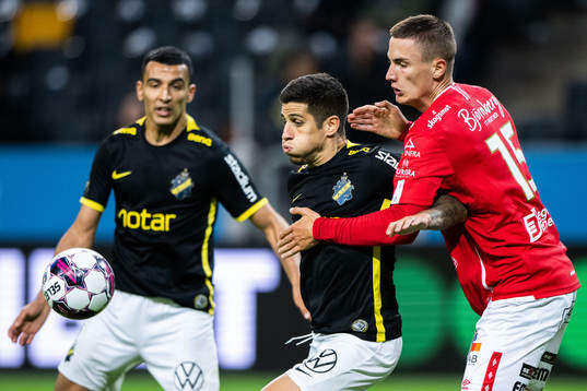 AIKs Nicolas Stefanelli och Degerfors Gustaf Lagerbielke