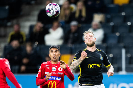 Degerfors Elyas Bouzaiene och AIKs John Guidetti