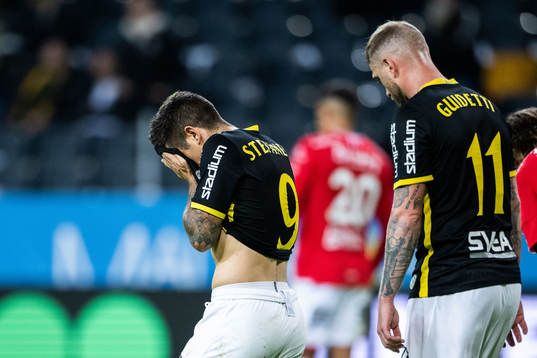 AIKs Nicolas Stefanelli och John Guidetti deppar