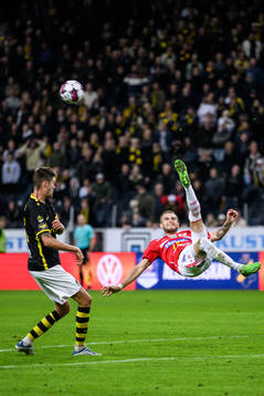 AIKs Mikael Lustig och Degerfors Christos Gravius