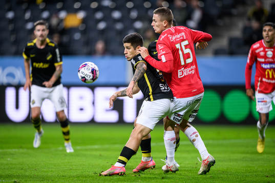 AIKs Nicolas Stefanelli och Degerfors Gustaf Lagerbielke