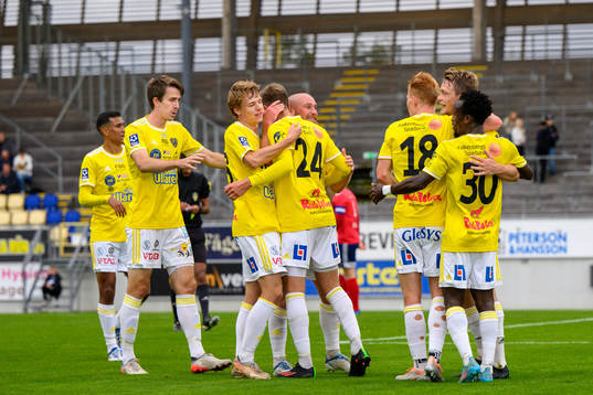 Falkenbergs spelare jublar