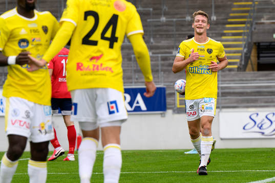 Falkenbergs Robin Hofsö jublar