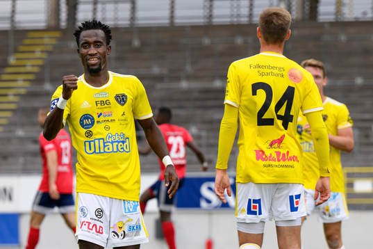 Falkenbergs Godwin Aguda jublar