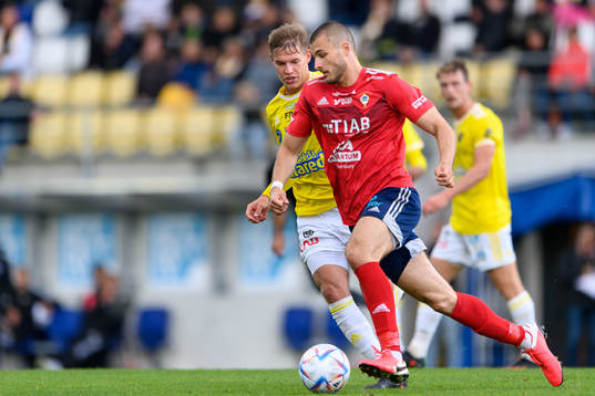 Falkenbergs Taylor Silverholt och Vänersborgs Milos