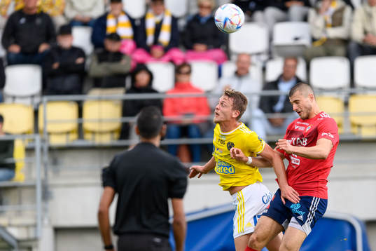 Falkenbergs Robin Hofsö och Vänersborgs Milos Andelkovic
