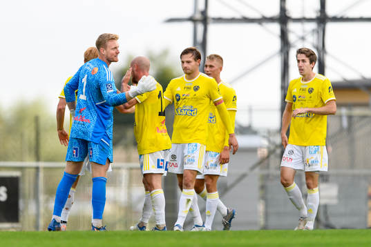 Falkenbergs spelare jublar