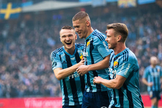 Djurgårdens Victor Edvardsen jublar med Piotr Johansson