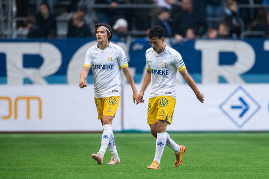 IFK Göteborgs Simon Thern och Hussein Carneil deppar